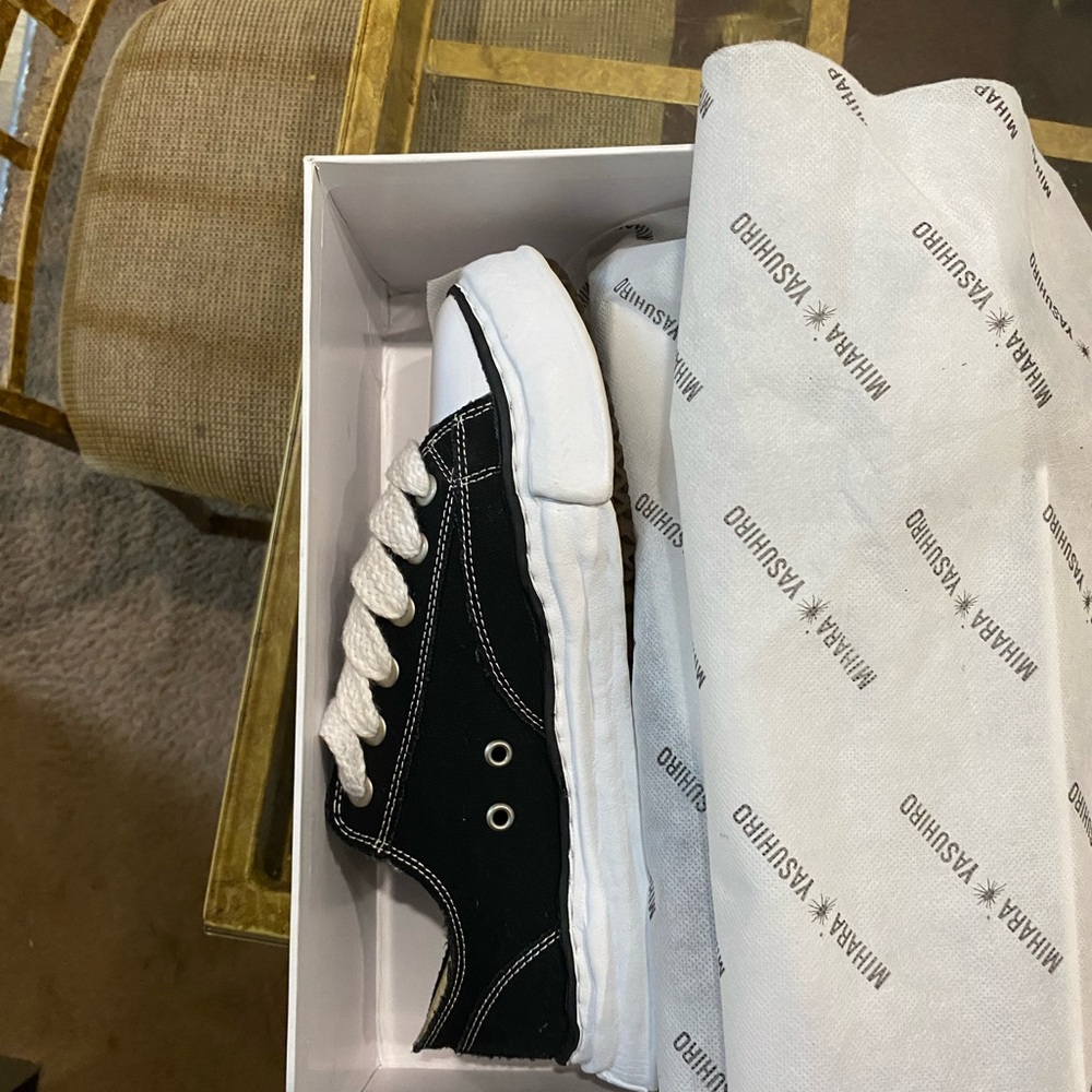 Yukihiro Black and White Sneakers